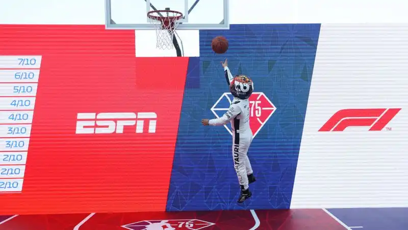 Gara ai tiri liberi tra i piloti di Formula 1 con le dritte da parte dei più rappresentativi campioni dell'NBA