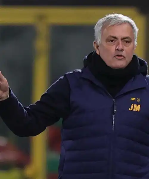 I tifosi dello Spezia stuzzicano Mourinho, ma vince lui: le foto