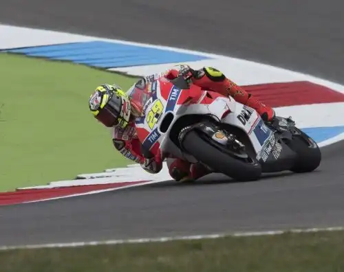 Sachsenring divide Iannone e Dovi
