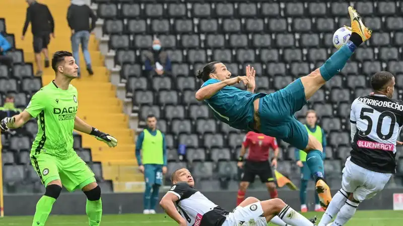 Milan, Ibrahimovic ‘rallenta’ un colpo in attacco