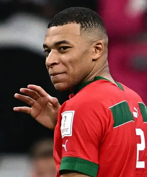 Il bellissimo gesto di Kylian Mbappè dopo la vittoria della Francia: le foto