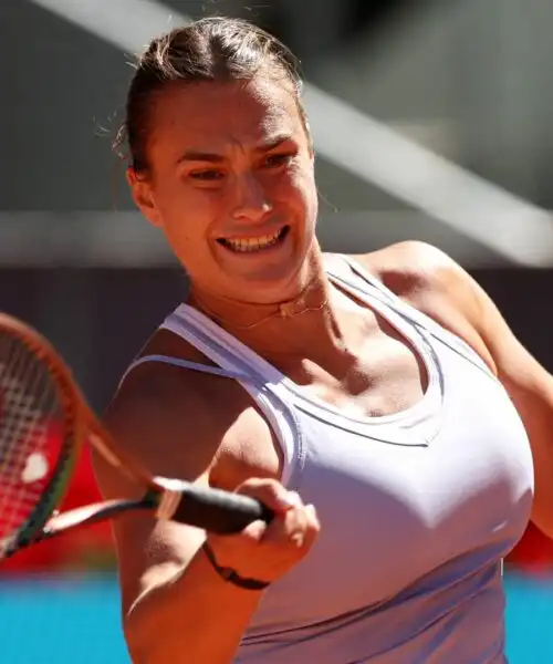 Il ciclone Aryna Sabalenka si abbatte su Maria Sakkari: le foto