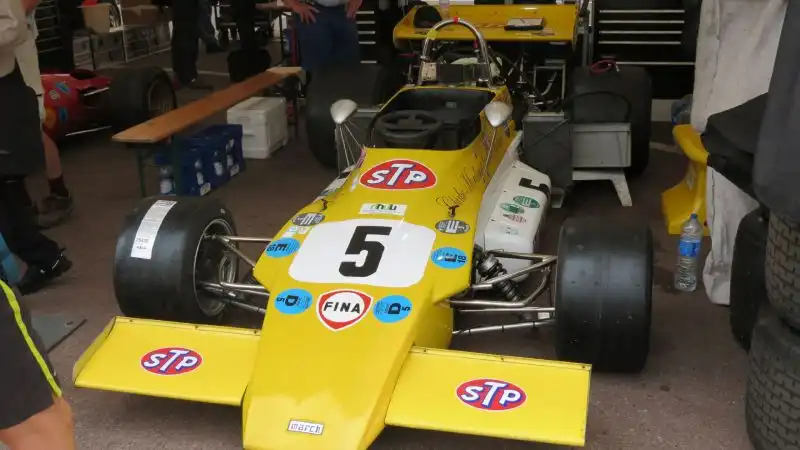 Che fascino queste signore in giallo! (ph. Moreno Galimberti)
