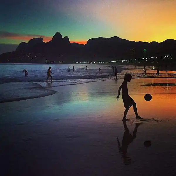 Le immagini più belle della prima settimana di gioco in Brasile in occasione della FIFA WORLD CUP 2014 con azioni, gol e tifosi nei mille colori della nazione sudamericana.