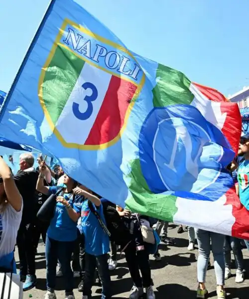 Il Napoli torna al ‘Maradona’ da campione: le immagini dei tifosi