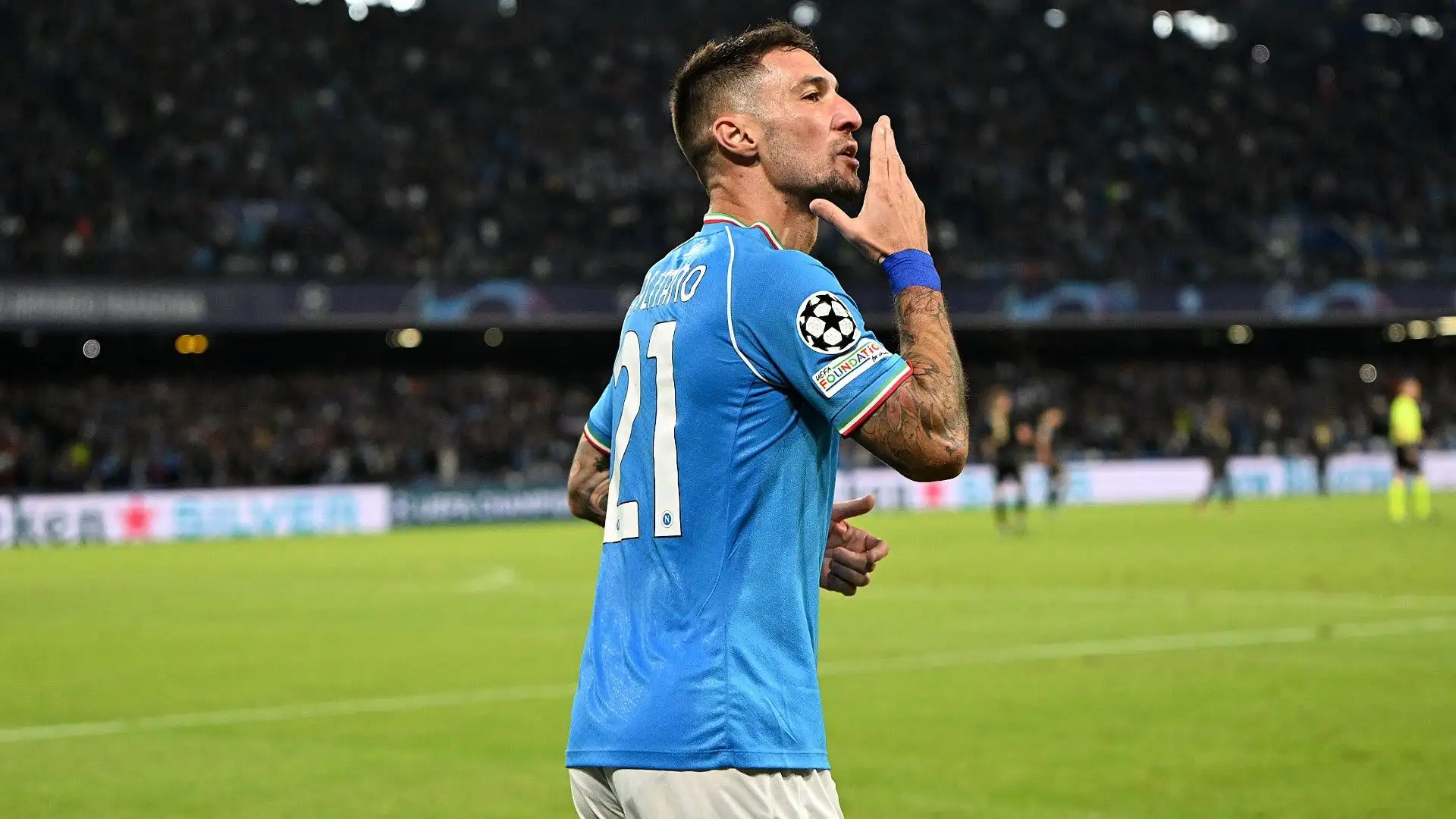 In Italia ha giocato anche con Inter, Sassuolo, Roma, Pescara e Perugia
