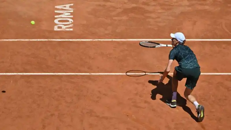 Niente da fare per Jannik Sinner ai quarti di finale degli Internazionali di Roma