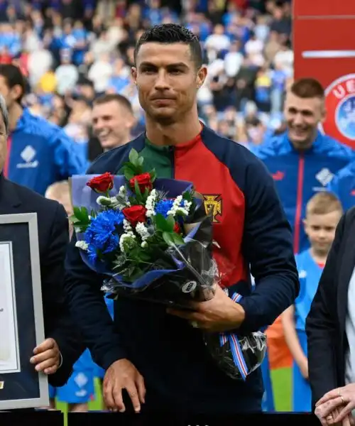 Il solito Cristiano Ronaldo: prima sbuffa e si arrabbia, ma poi… Le foto