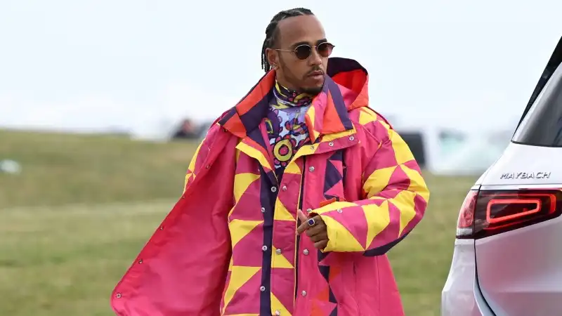 Il solito eccentrico Lewis Hamilton