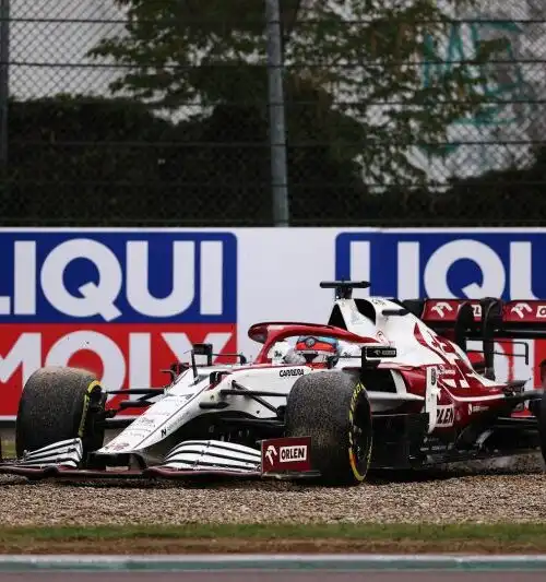 Imola, il Gp dei testacoda: le foto