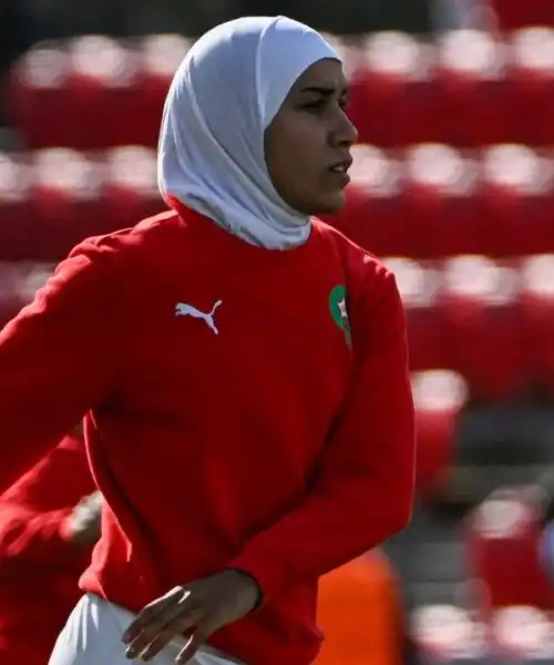 In campo con l’hijab: prima volta nella storia. Foto