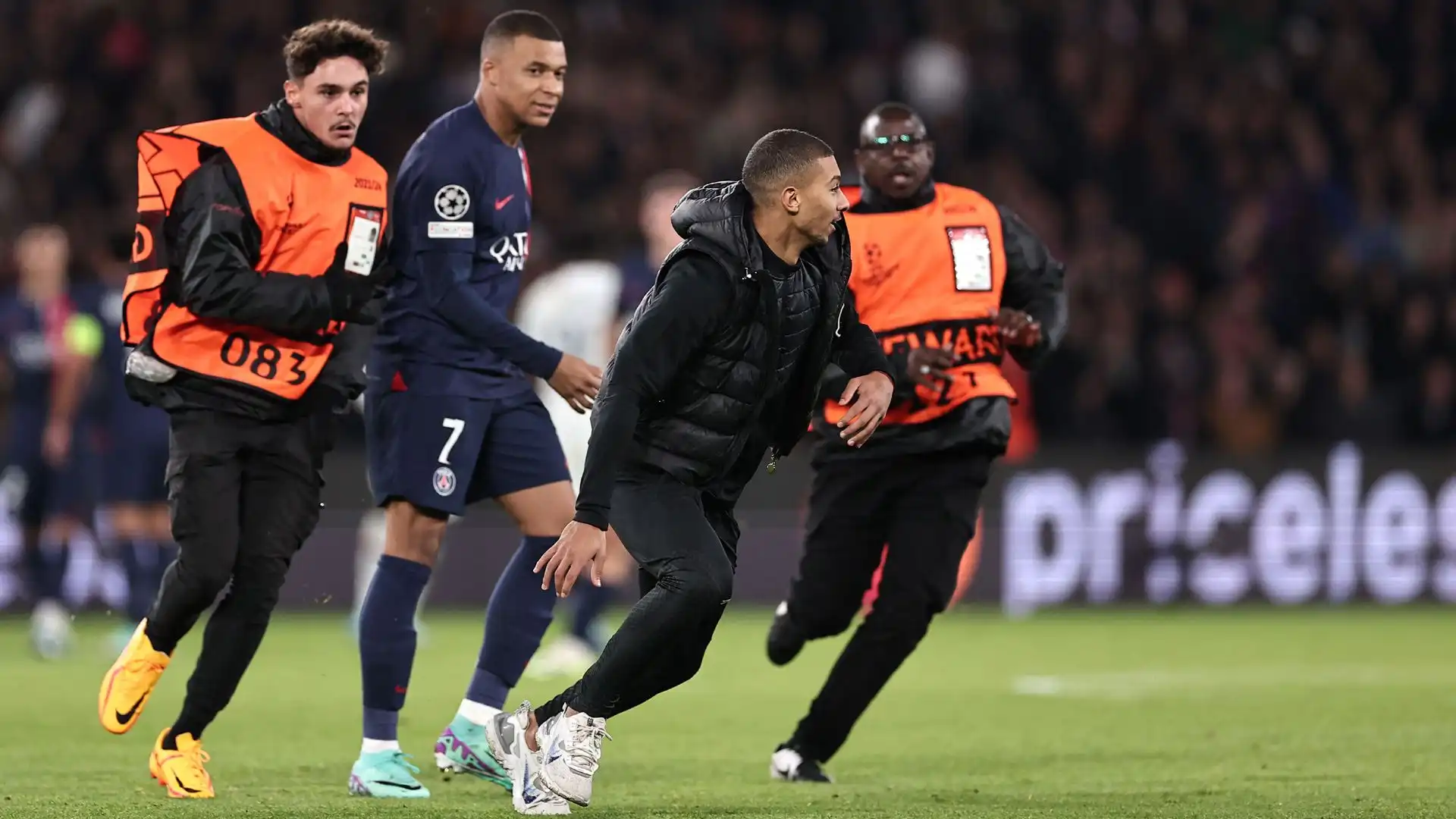 Anche un invasore di campo in Paris Saint Germain-Milan