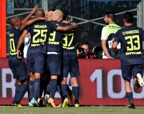 Serie A, Crotone-Inter 0-2: nerazzurri sempre primi