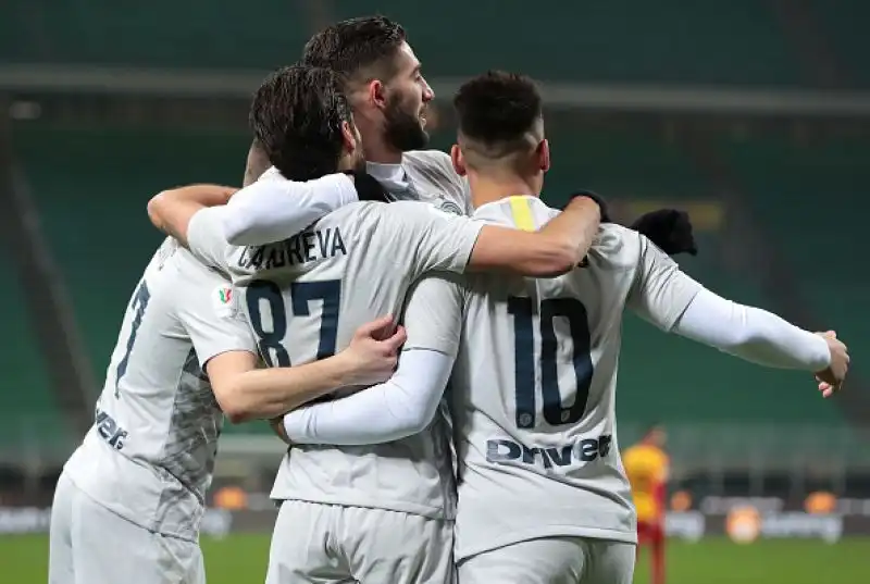 Pe i narazzuri in gol Icardi su rigore, Dalbert e doppiette di Candreva e Lautaro Martinez. Per i campani reti di Bandinelli e Roberto insigne.