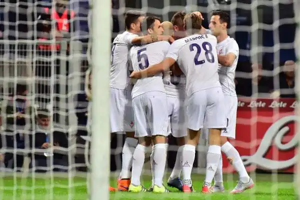 La Fiorentina demolisce l'Inter. I viola passeggiano al 'Meazza' e raggiungono in vetta i nerazzurri.