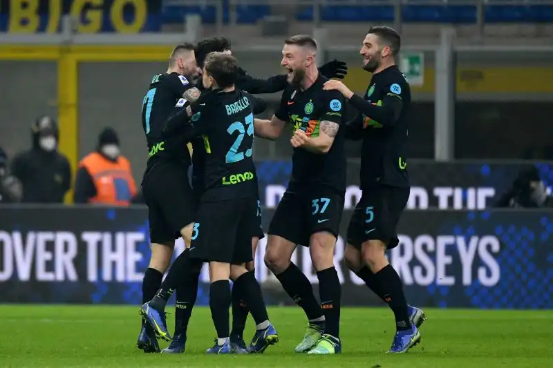 I nerazzuri battono la Lazio e si riportano in testa alla classifica di Serie A
