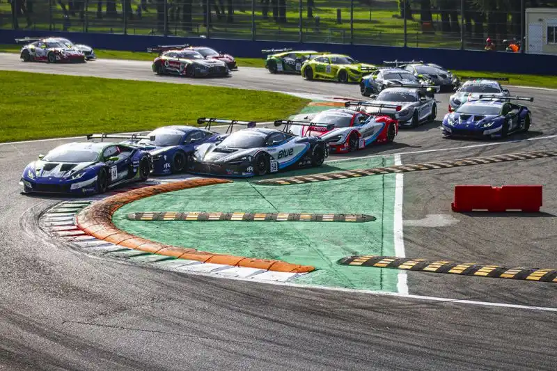 Con la Lamborghini Huracan GT3 Evo di Emil Frey Racing Costa e Altoè hanno ottenuto nel Tempio della Velocità il titolo piloti del campionato.