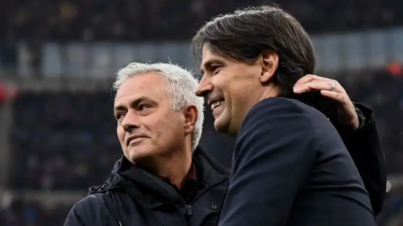 A San Siro nel primo tempo vanno a segno Dumfries e Brozovic, nel secondo al colpo di testa di Lautaro risponde negli ultimi minuti Mkhitaryan