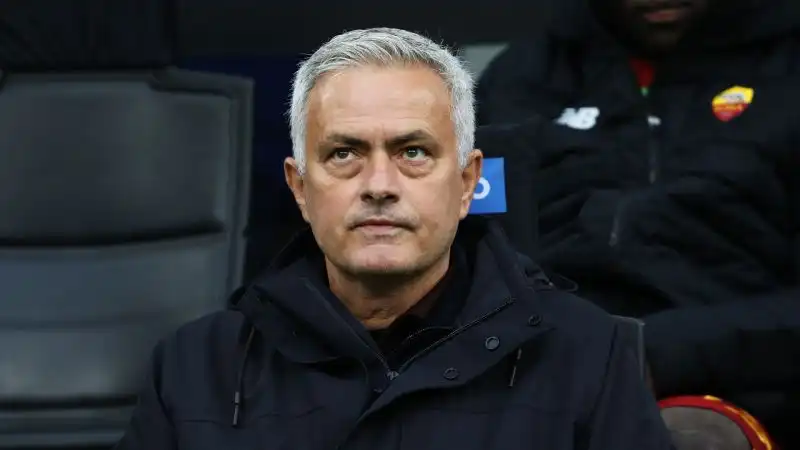 Josè Mourinho nel mirino dei tifosi: le accuse social