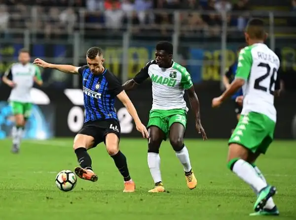 Il Sassuolo va in vantaggio su punizione con Politano nel primo tempo e raddoppia nel finale con Berardi. Rafinha accorcia le distanze per l'Inter ma non basta.