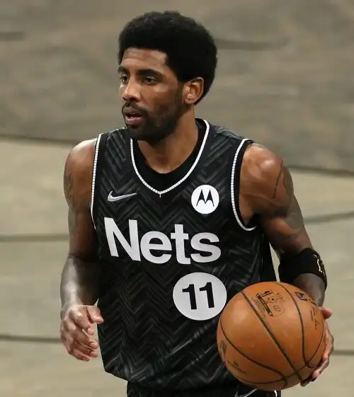 NBA, i Nets sospendono Kyrie Irving per almeno cinque gare