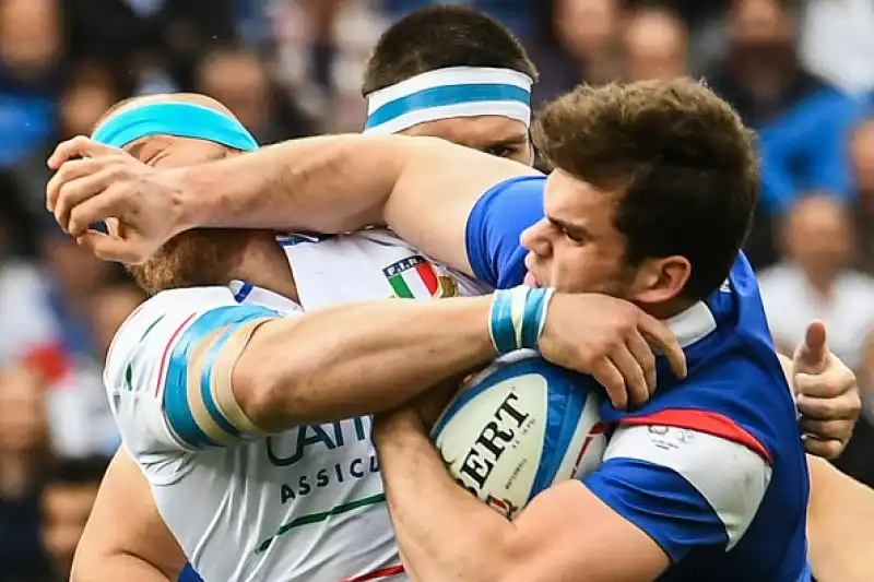Nel quinto e ultimo turno del Guinness 6 Nazioni 2019 la Francia batte l’Italia 25-14 allo stadio Olimpico di Roma. Quinta sconfitta su cinque partite in questa edizione per gli Azzurri.
