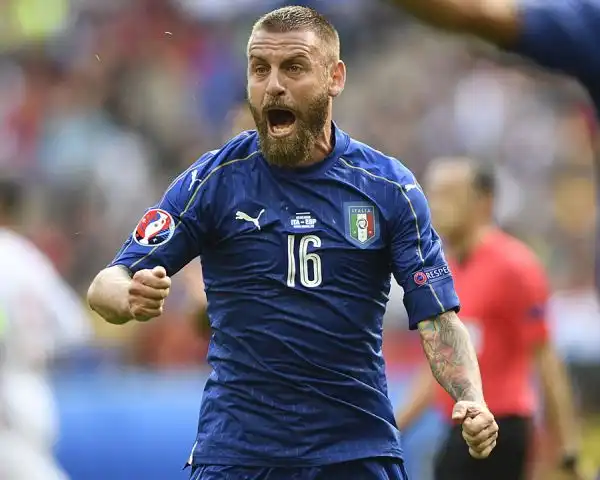 Miracolo dell'Italia che batte 2-0 la Spagna con i gol di Chiellini e Pellè dopo una prestazione superba e giocherà i quarti a Bordeaux sabato sera contro con la Germania.