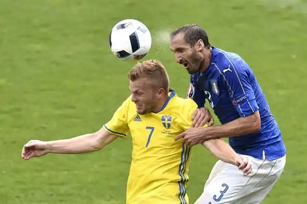 Chiellini 7. Dalle sue parti non si passa, con gli altri due compagni della difesa si conferma decisivo.