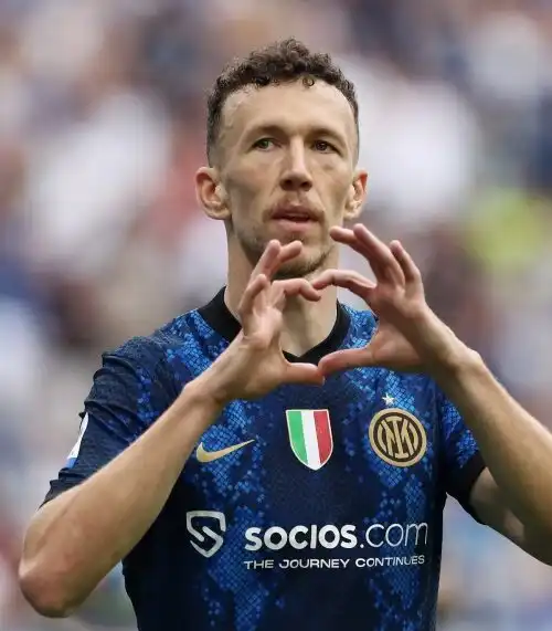 Ivan Perisic saluta l’Inter