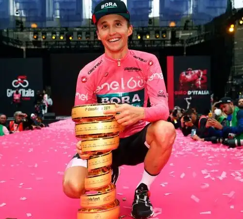 Giro 2022, Jai Hindley non trattiene l’emozione: “Non mi sembra vero”