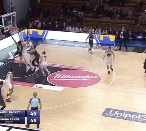 Schiacciata da urlo di Jalen Harris. Guarda il video