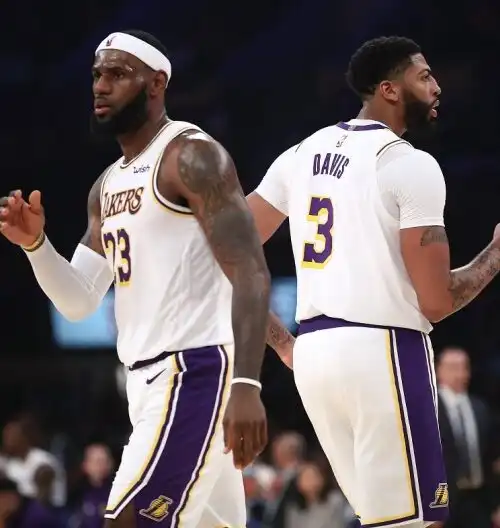 NBA: Los Angeles Lakers vincenti nel segno del duo James-Davis