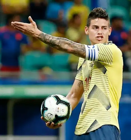 Napoli, James Rodriguez si allontana