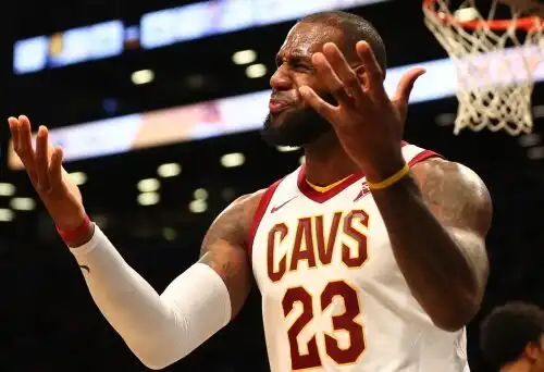 NBA, James salva i Cavs