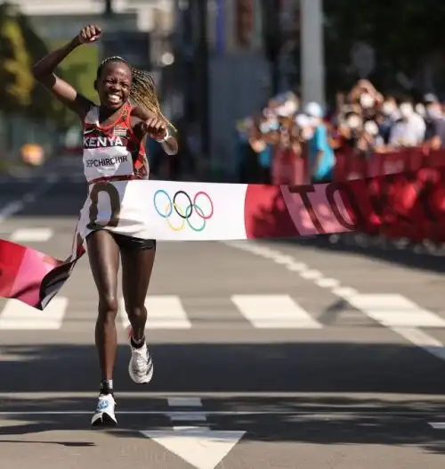 Tokyo 2020, trionfo kenyano nella maratona femminile