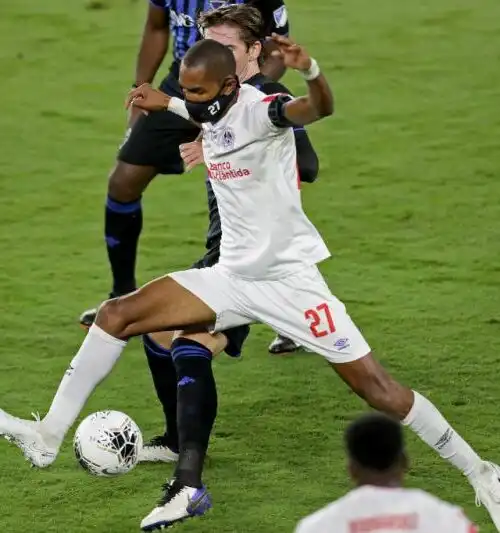 Jerry Bengtson, l’attaccante con la mascherina: le foto