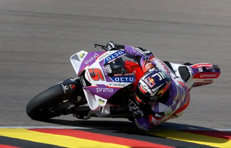 Johann Zarco 8: il francese firma una gara splendida, sempre al secondo posto. Impossibile andare a prendere Quartararo, ma la soddisfazione è grande