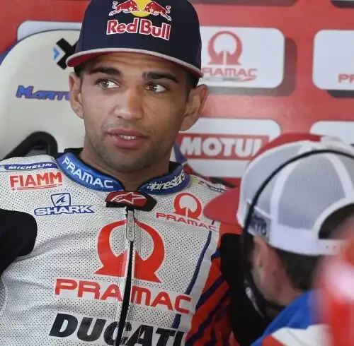 Paura per Jorge Martin, travolto dalla sua Ducati: le condizioni