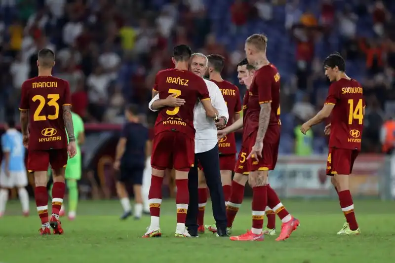 Josè Mourinho non è sufficientemente soddisfatto della rosa che ha a disposizione e non l'ha mai nascosto
