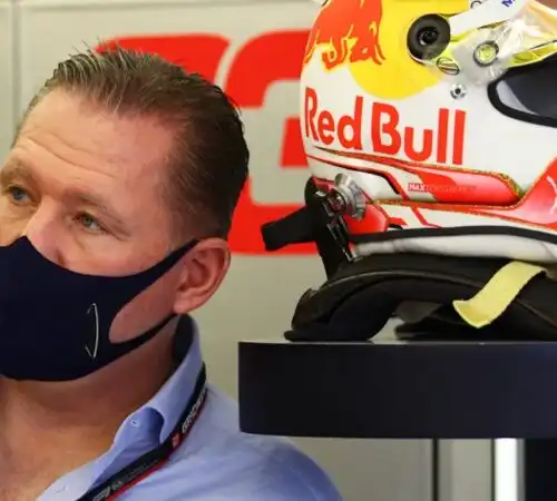 Jos Verstappen avvisa Lewis Hamilton