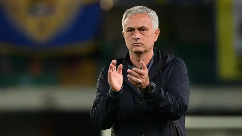 Serie A, il giudice squalifica Mourinho e altri 3 allenatori