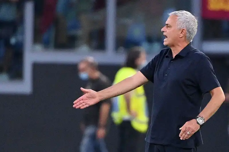 Roma, José Mourinho se la prende con arbitro e Var