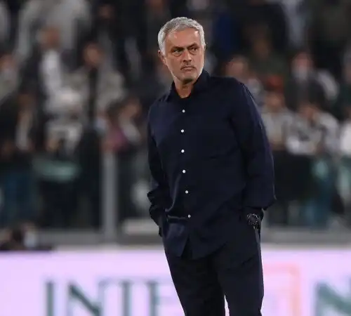 José Mourinho sfida il Milan, ma punzecchia l’ambiente Roma