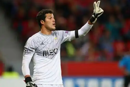 Julio Cesar annuncia l’addio al calcio