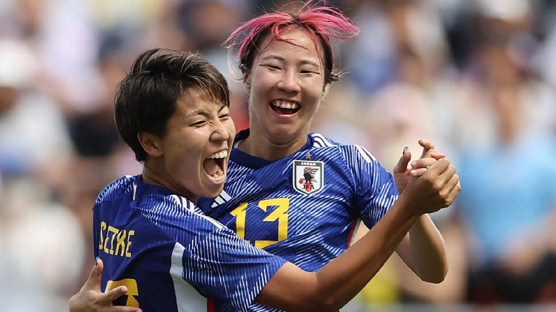 Per i primi 3 anni ha giocato nella Nippon TV Beleza
