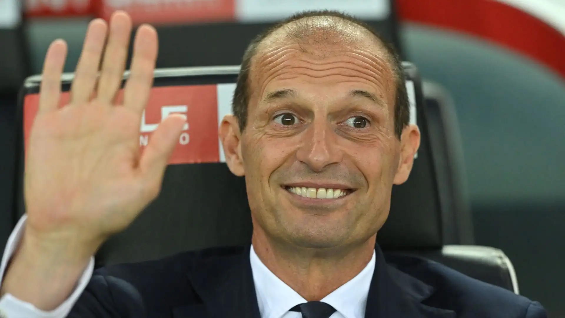 "Noi abbiamo iniziato un percorso diverso, con giocatori che stanno crescendo. Pensiamo a noi stessi", ha continuato Allegri