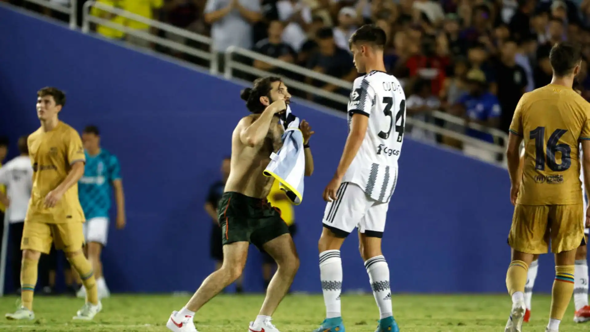Divertente pareggio per 2-2 tra Juventus e Barcellona.