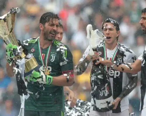 Juventus, festa e paura sul pullman scoperto