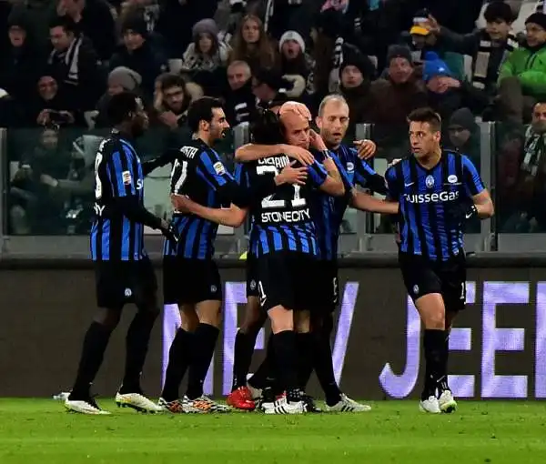 La Juventus soffre ma piega l'Atalanta, passata in vantaggio con un gol di Migliaccio, grazie alle reti di Llorente e Pirlo.