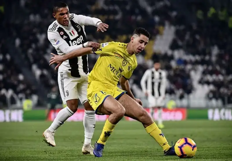 Cambia l’attacco e cambia anche il modulo, ma non il risultato. E neppure il rapporto “tormentato” tra Cristiano Ronaldo e il Chievo e in particolare Stefano Sorrentino